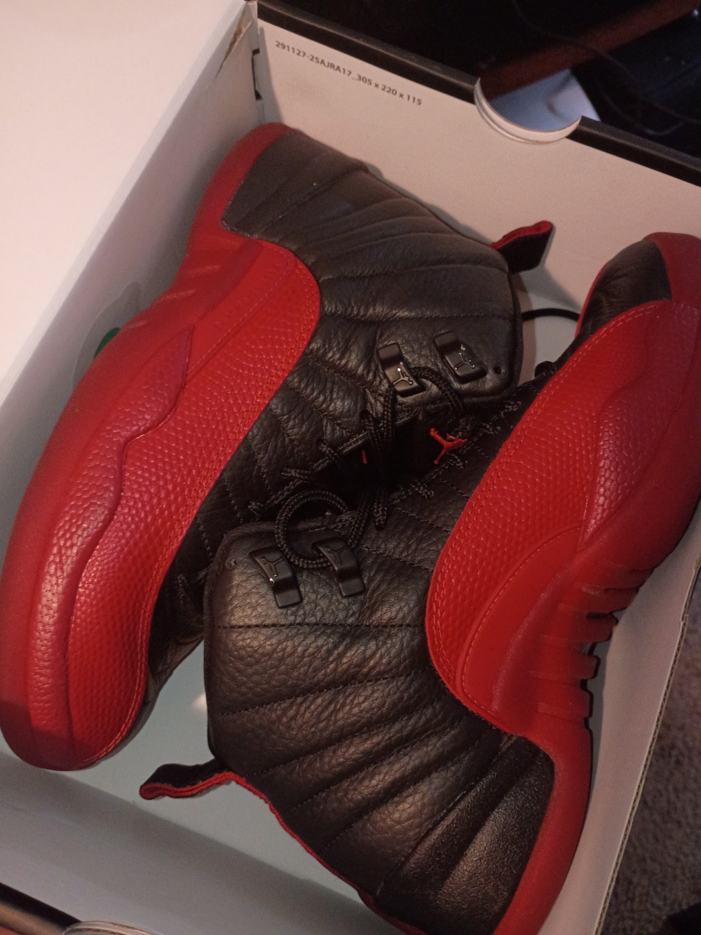Jordan Men's Black and Red Retro Basketball Sneakers